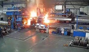 Une explosion colossale dans une usine d'aluminium extrudé