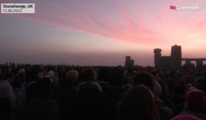 Solstice d'été : 6000 personnes assistent au lever du soleil sur Stonehenge
