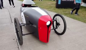 56 km/h, 100% électrique, 80 km d’autonomie : voici le véhicule du futur mi-vélo, mi-voiture