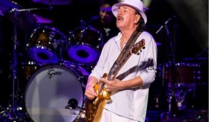 VOICI : Carlos Santana : le guitariste de 74 ans victime d'un malaise en plein concert, la vidéo choc