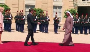 Macron déroule le tapis rouge au président des Émirats : le pétrole est au centre des discussions