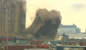 Des silos s'effondrent sur le port de Beyrouth, deux ans jour pour jour après l'explosion du port