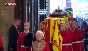 Les plus belles images de la procession du cercueil d'Elizabeth II