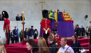 À Londres la queue pour voir la reine continue