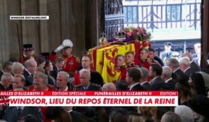 Funérailles d'Elizabeth II : Entrée du cercueil  à la chapelle Saint-Georges