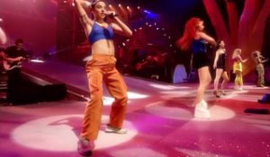 Les Spice Girls chantent "Wannabe" en live à Istanbul (1997)