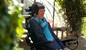 Paralysé, Gwen écrit un livre avec ses yeux, sur son combat contre la maladie de Charcot