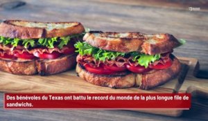 Des bénévoles du Texas battent le record du monde de la plus longue file de sandwichs !
