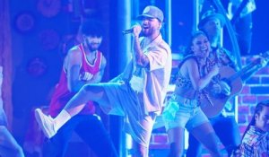 Maluma Kisses Girlfriend & Performs New Single ‘Junio’ at 2022 Billboard Latin Music Awards | 2022 Billboard News