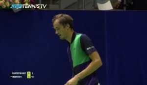 Astana - Medvedev s'amuse avec Bautista-Agut et rejoint Djokovic en demie