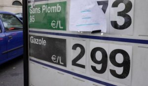 Même à 2,99 euros le litre, la station essence la plus chère de Paris ne désemplit pas