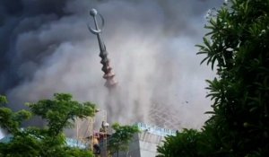 Indonésie : le dôme géant d'une mosquée de Jakarta s'effondre sous les flammes