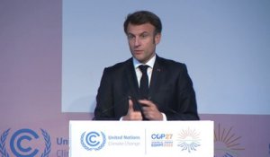 Actions "chocs" des militants écologistes : pour Emmanuel Macron  leur cause est "juste" mais "cela ne peut jamais justifier la violence à l'égard d'autrui"