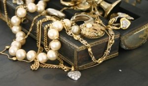 Alsace : quatre garçons trouvent et restituent des bijoux volés