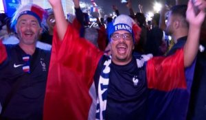 «Super Giroud, bravo !» : de Doha à Paris, les fans célèbrent la victoire des Bleus contre l’Australie