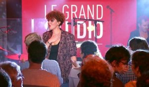 Trois Cafés Gourmands interprète  " A nos souvenirs " dans le Grand Studio RTL