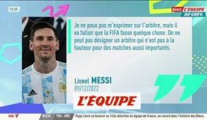 Messi charge M. Lahoz, l'arbitre de Pays-Bas - Argentine - CM 2022 - ARG