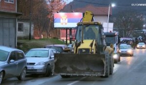 La tension monte au Kosovo : des Serbes bloquent la circulation, Pristina reporte des élections