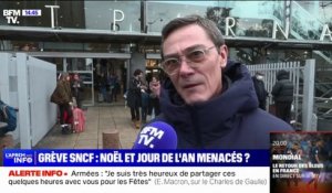 Grève à la SNCF pour les fêtes: des voyageurs à la gare Montparnasse en colère