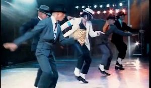 Michael Jackson chante "Smooth Criminal" en concert