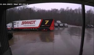 Un camion touché par la foudre