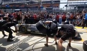 24 heures du Mans : les mécaniciens de Cool Racing changent les pneus à la vitesse de l'éclair