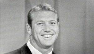Mickey Mantle - Discusses Knee Operation (Live On The Ed Sullivan Show, January 12, 1964)