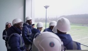 PSG - Les joueurs visitent leur futur centre d'entraînement