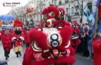 France : danseurs, musiciens, tigres et dragons pour la parade du nouvel an chinois