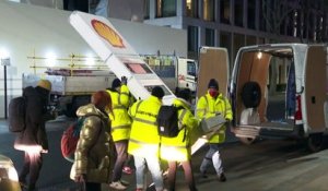 Greenpeace manifeste devant le siège social de Shell à Londres après l'annonce d'un bénéfice record