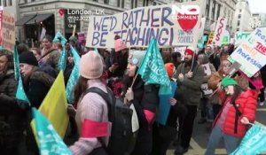 Au Royaume-Uni, les enseignants se joignent à la grève