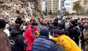 Plus de 1 000 morts dans le séisme en Turquie et Syrie