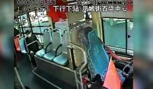 Ce chauffeur de bus est un héros...