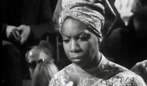 Nina Simone chante "I Put A Spell On You"