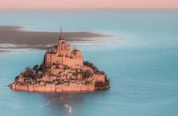 Les grandes marées transforment le Mont-Saint-Michel qui redevient une île, un événement rare