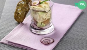 Verrine saumon ciboulette, tartare d'avocat et sa tuile de pain aux céréales