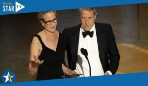 Hugh Grant aux Oscars 2023 : son interview lunaire face à Ashley Graham sur le tapis rouge