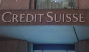 Les actions du Crédit Suisse chutent de plus de 25 %, ce qui alimente les craintes