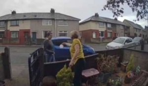 Angleterre : une femme donne un sac rempli de crottes à une voisine qui a laissé son chien déféquer dans son jardin