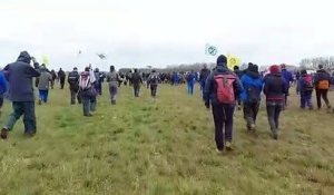 Vanzay : les milliers de manifestants quittent le camp, en route vers Sainte-Soline