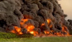 Énorme incendie dans un dépôt de pétrole en Crimée après une attaque de drones