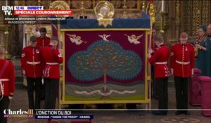 Le roi Charles III reçoit l'onction d'huile sainte