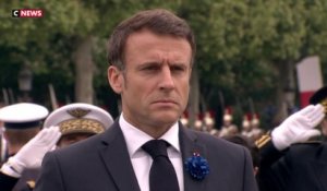 Cérémonies du 8-Mai : Emmanuel Macron a déposé une gerbe devant la statue du général de Gaulle