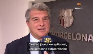 Barcelone - Laporta rend hommage à Busquets : “Un grand capitaine du Barça”