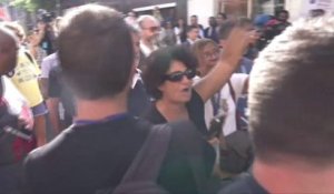 Élisabeth Borne accueillie par des manifestants opposés à la réforme des retraites lors de son déplacement à La Réunion