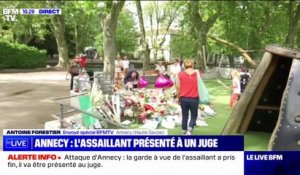 Attaque au couteau à Annecy: les habitants viennent se recueillir sur le lieu du drame