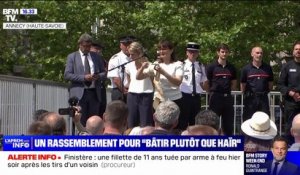 Hommage aux victimes de l'attaque d'Annecy: un rassemblement pour "bâtir plutôt que haïr"