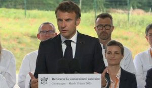 Macron veut relocaliser en France la production de 50 médicaments prioritaires