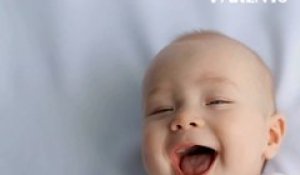 Comment bébé apprend-il à sourire ?