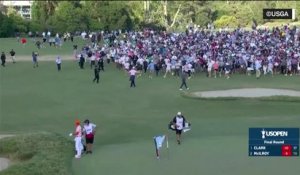 US Open - Quand la foule entoure le green pour voir la victoire de Clark